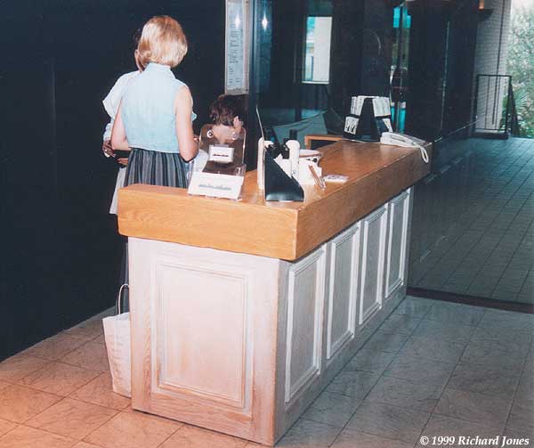 reception-desk-600.jpg