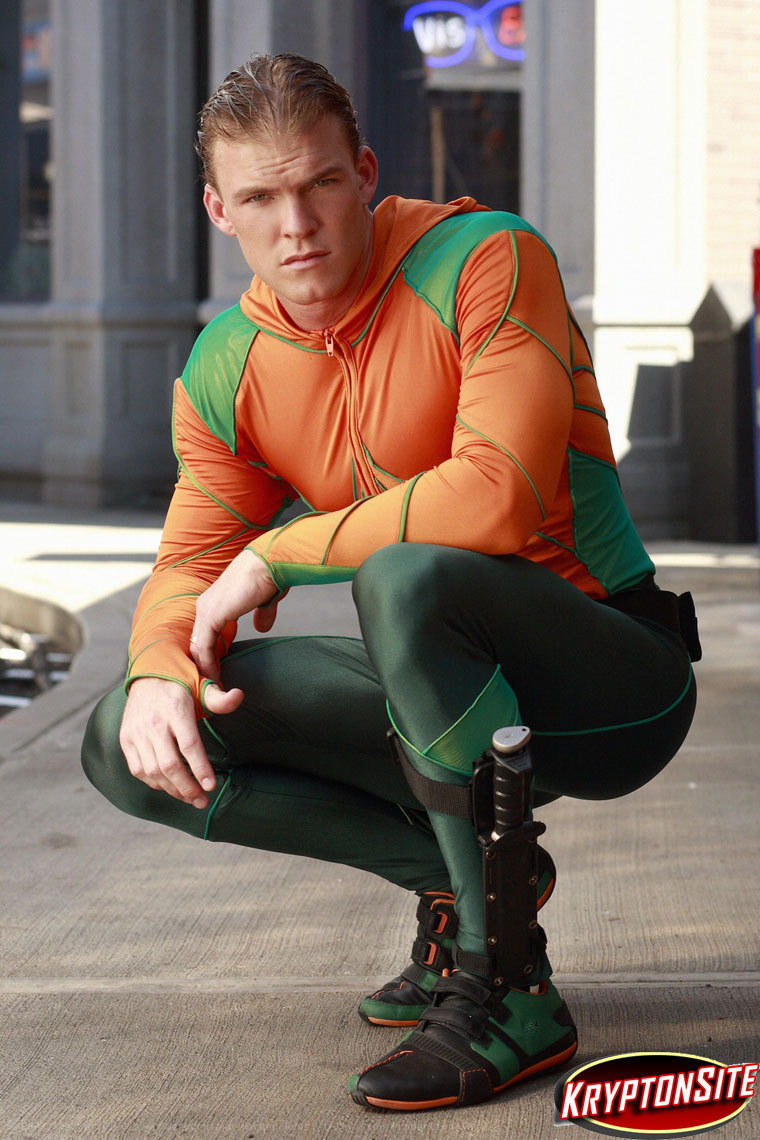 Ac-AKA-Aquaman-smallville-3635810-760-1140.jpg