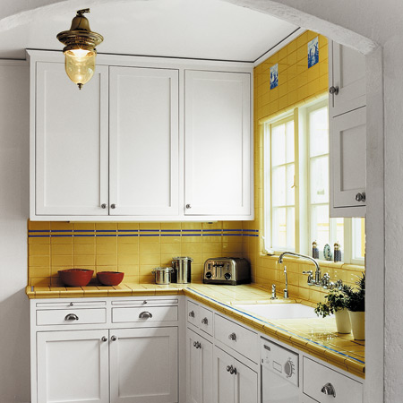 maximize-your-Small-kitchen-design-ideas-space-2.jpg