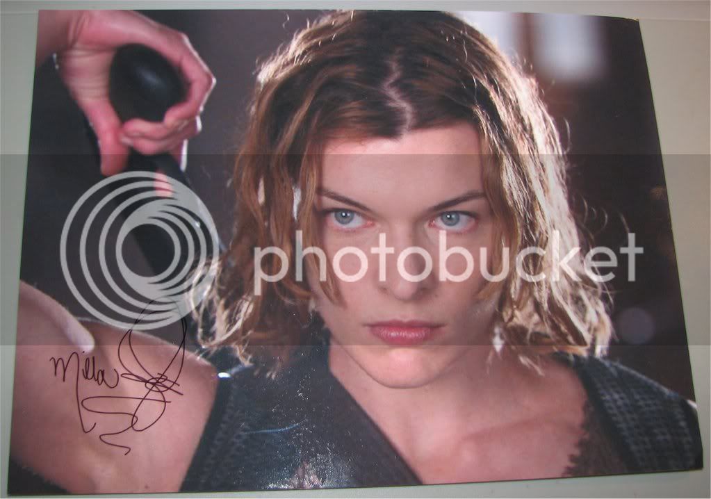 AutographMillaJovovich01.jpg