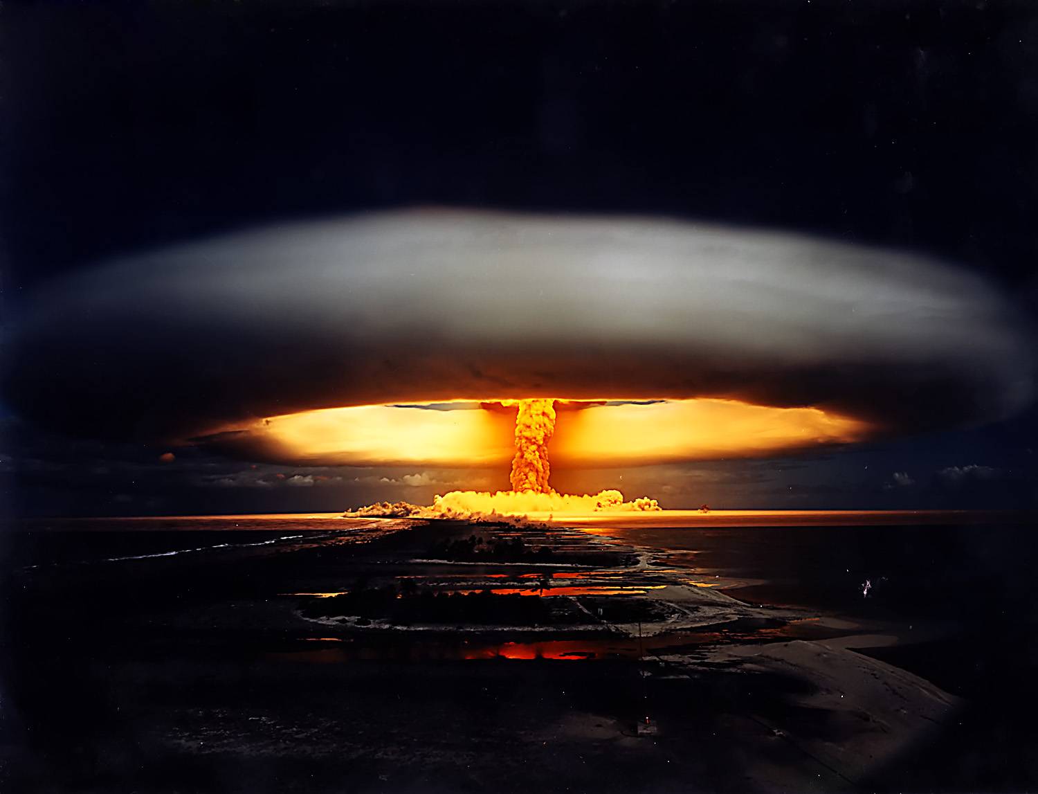 Atomic-Bomb-Blast.jpg