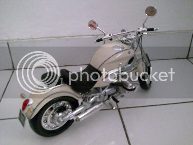 16newraybmwr12001.jpg