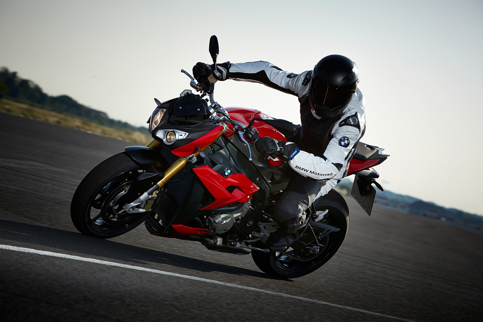 2014-bmw-s1000r-even-more-evil-than-the-rr-photo-gallery-1080p-3.jpg