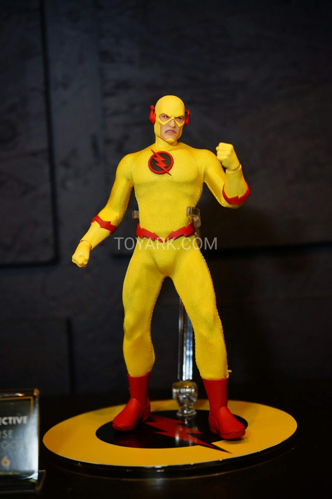 Mezco-One12-DC-013.jpg