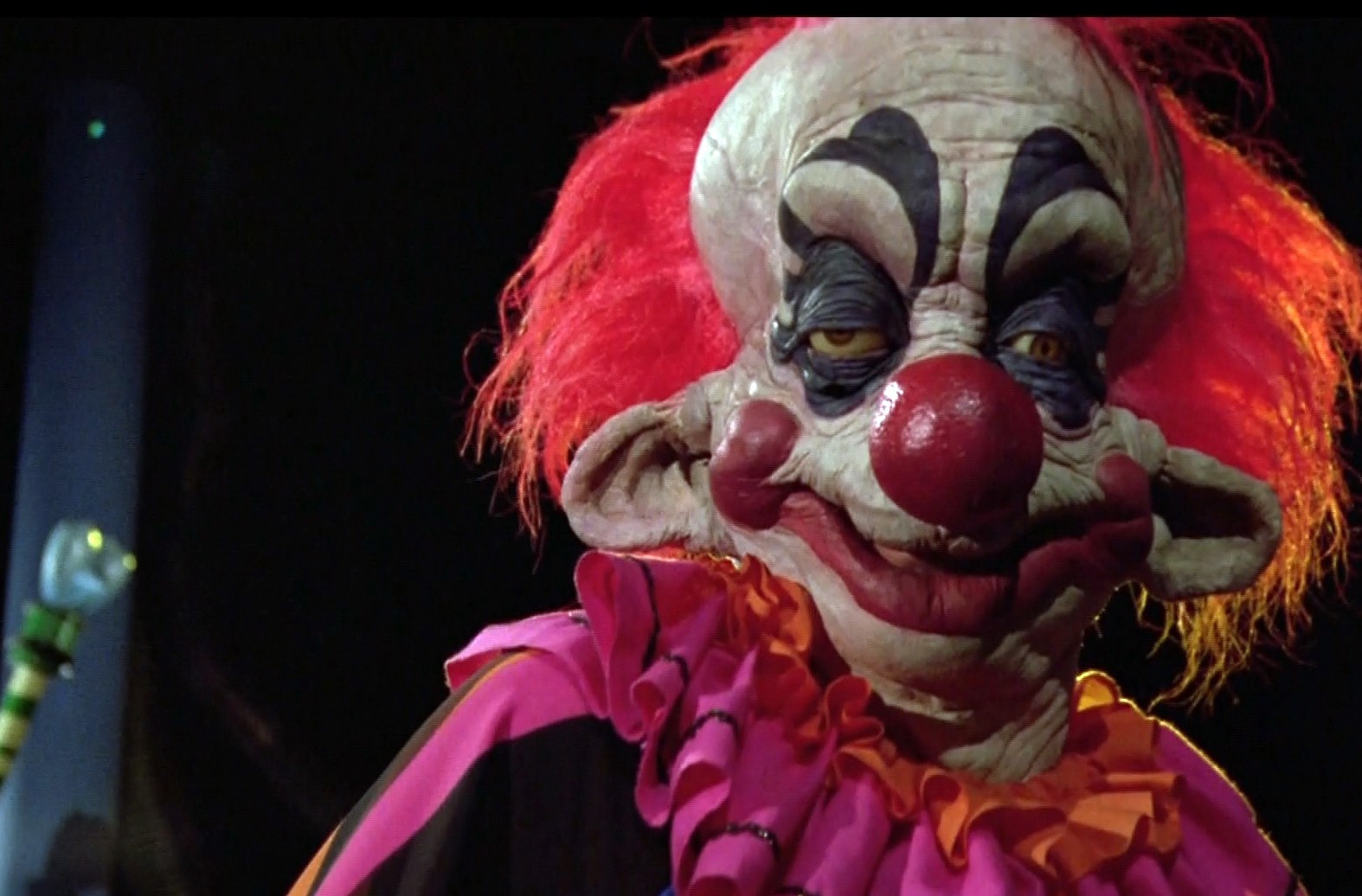 killer-klowns-from-outer-space-review-2-e1430416975199.jpg