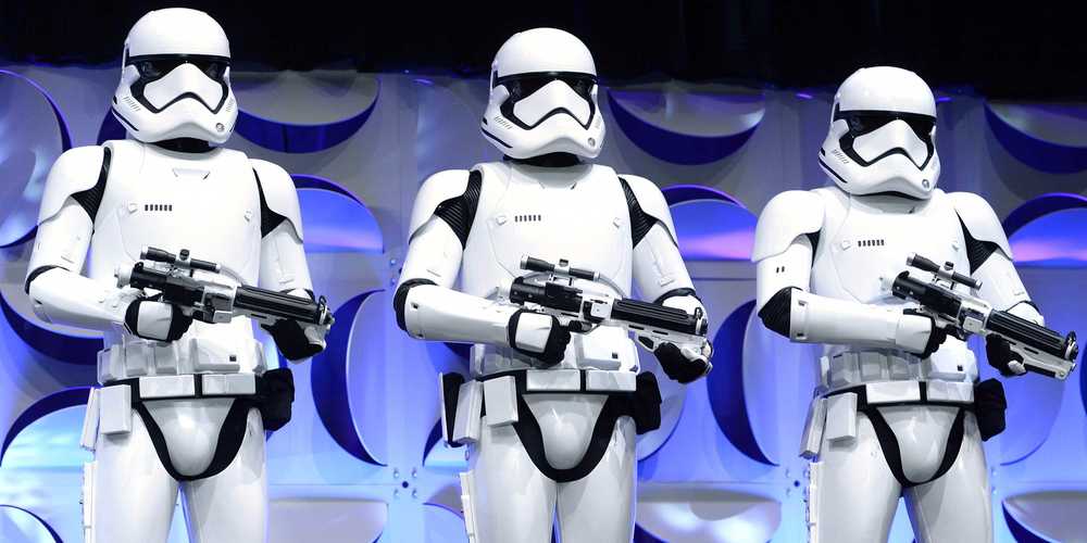 simon-pegg-accidentally-reveals-a-stormtroopers-identity-in-star-wars-the-force-awakens