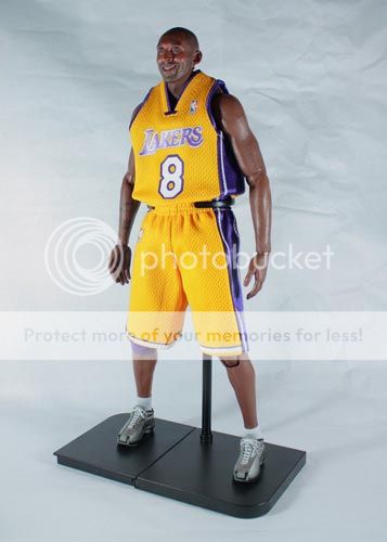 Kobe_Bryant-Enterbay-No8_Lakers-Gold-03_zps0748e730.jpg