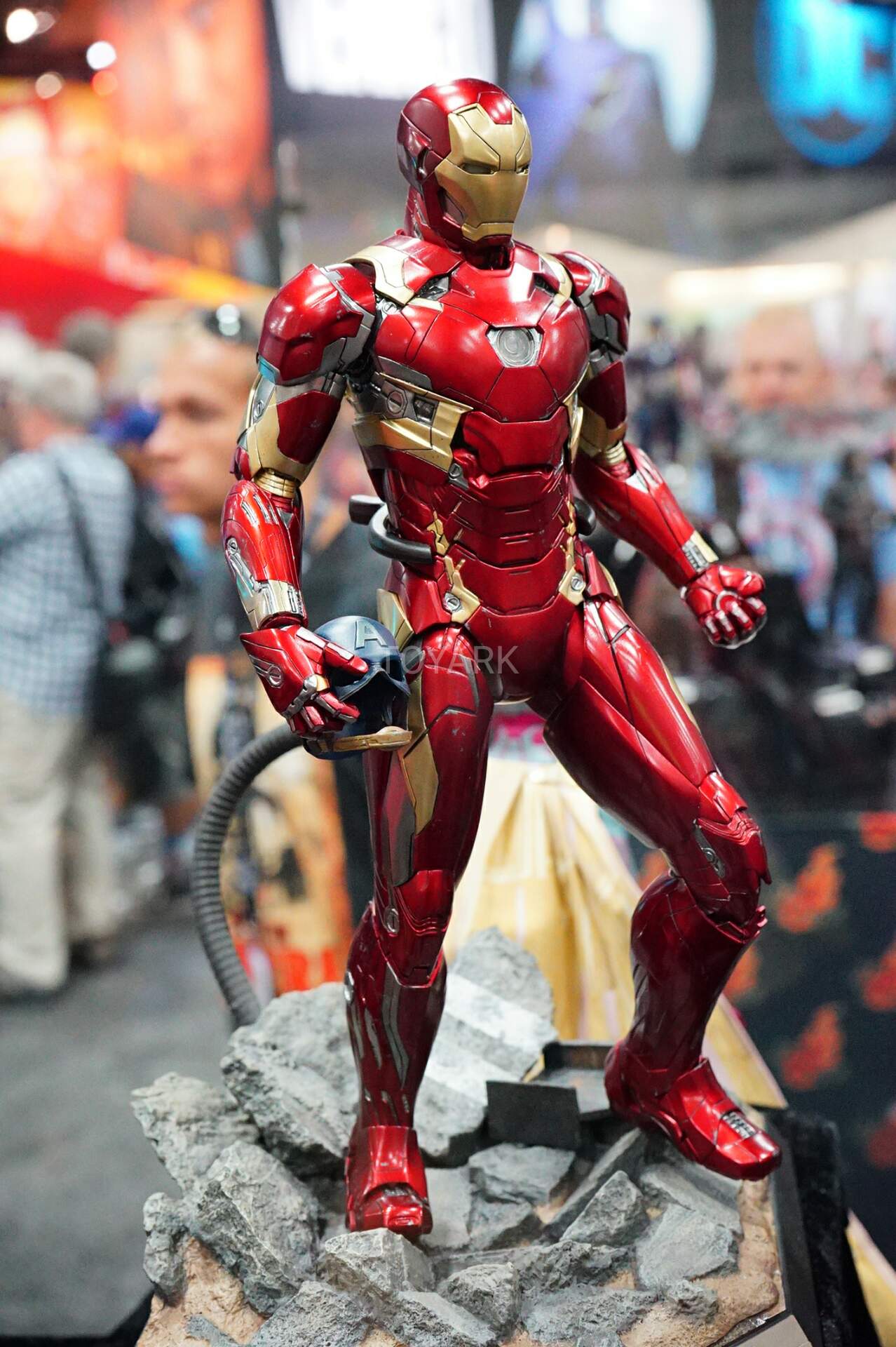 SDCC-2016-Hot-Toys-Marvel-Civil-War-025.jpg