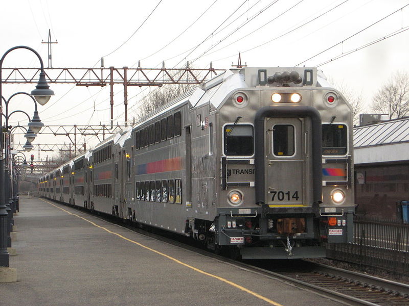 800px-NJ_Transit_Multilevel_7014_on_Train_6651.jpg