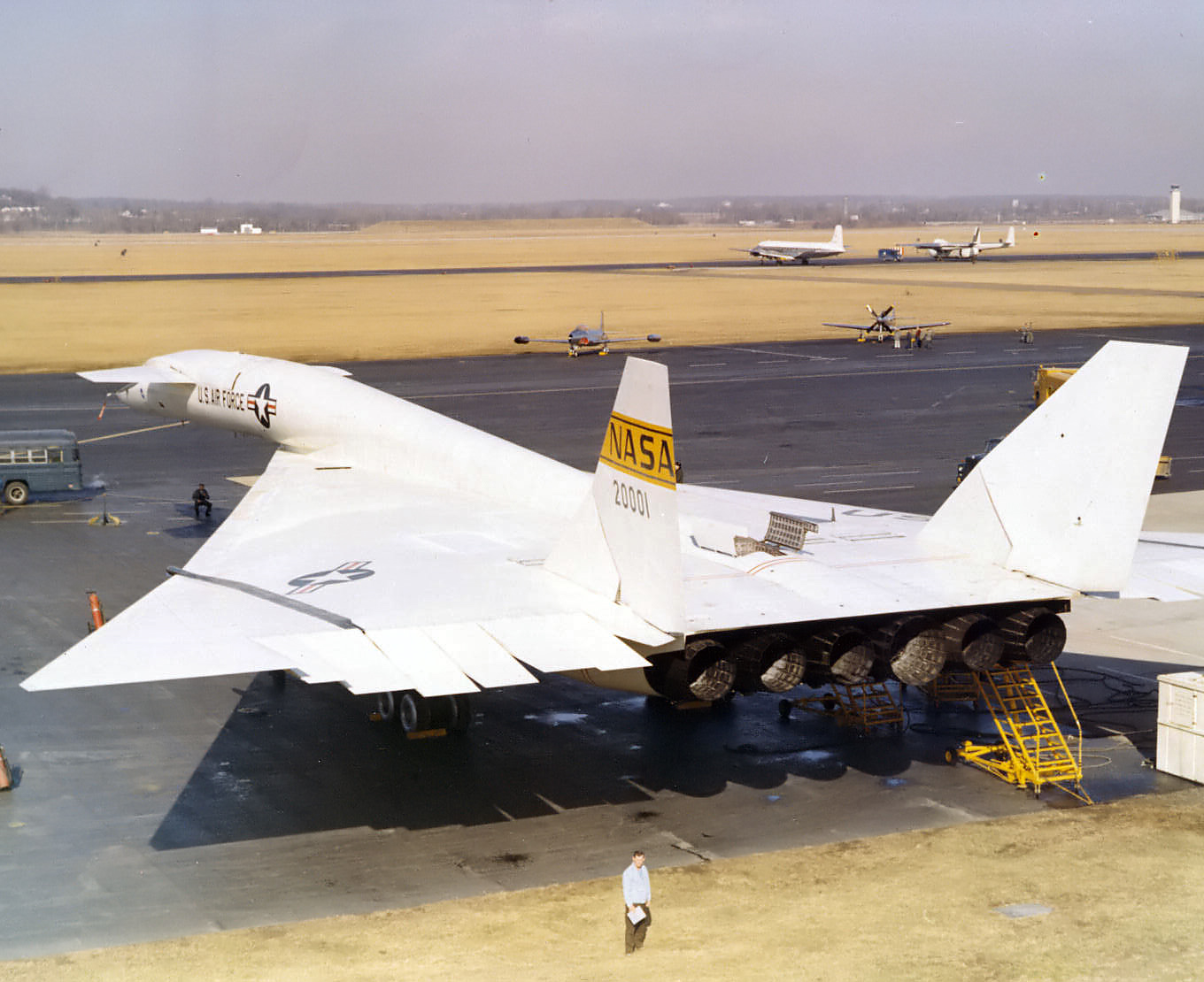 North_American_XB-70A_Valkyrie_%28SN_62-0001%29._Photo_taken_at_Wright-Patterson_AFB_061122-F-1234P-012.jpg
