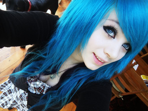 amber-mccrackin-blue-eyes-blue-hair-color-hair-girl-pin-up-Favim.com-61351.jpg