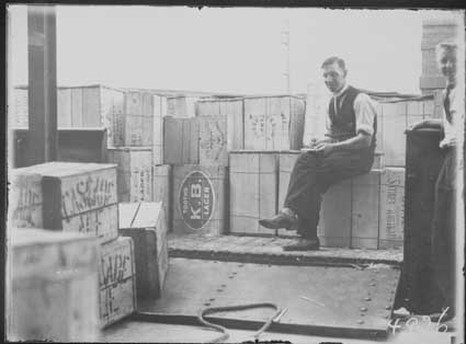 Prohibition_lifted_in_Canberra_1928.jpg