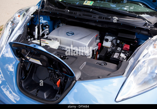 under-the-hood-view-of-nissan-leaf-electric-car-df9484.jpg