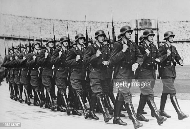west-berlin-police-officers-parading-in-jackboots-in-berlin-10th-picture-id153513257