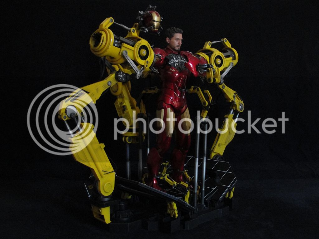 IronMan2-SuitUpGantry10.jpg