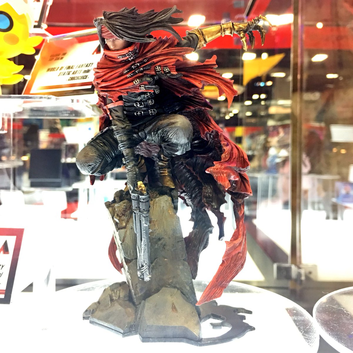 square-enix-sdcc-2016-play-arts-kai-final-fantasy-vii-vincent-valentine-prototype-1.jpg