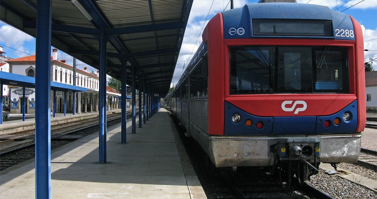 Portuguese_Railways_2288_EMU_at_Vilar_Formoso_Railway_Station.jpg