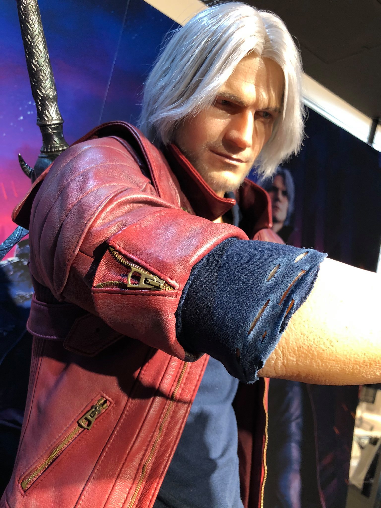 Devil May Cry 5 Statue 1/2 Dante Black Label 109 cm - +queespadas