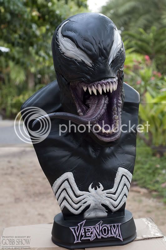 bustvenom04.jpg