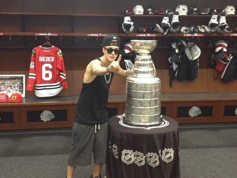 justin-bieber-posed-with-the-stanley-cup.jpg