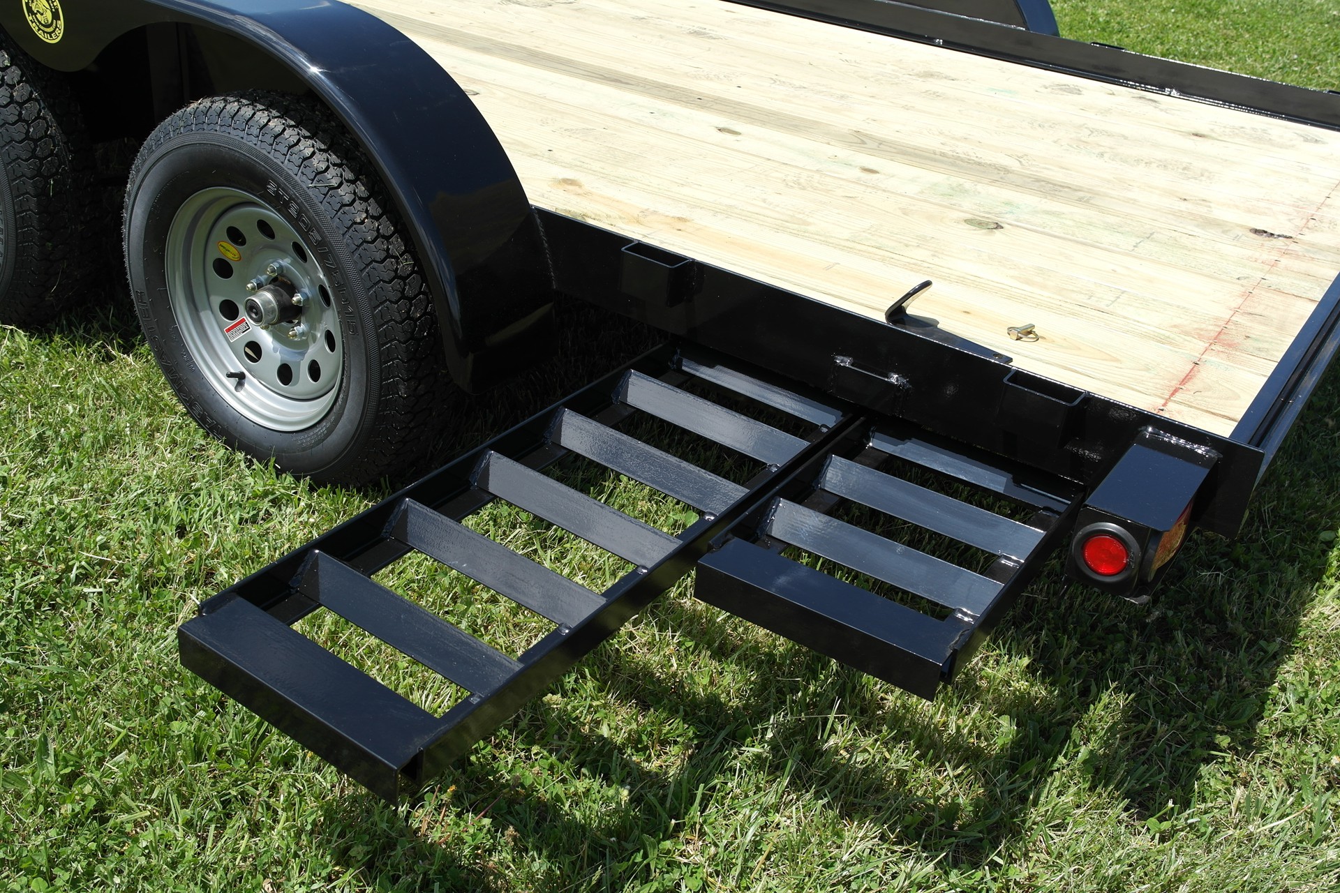 11_flatbed_slide_in_ramps.jpg