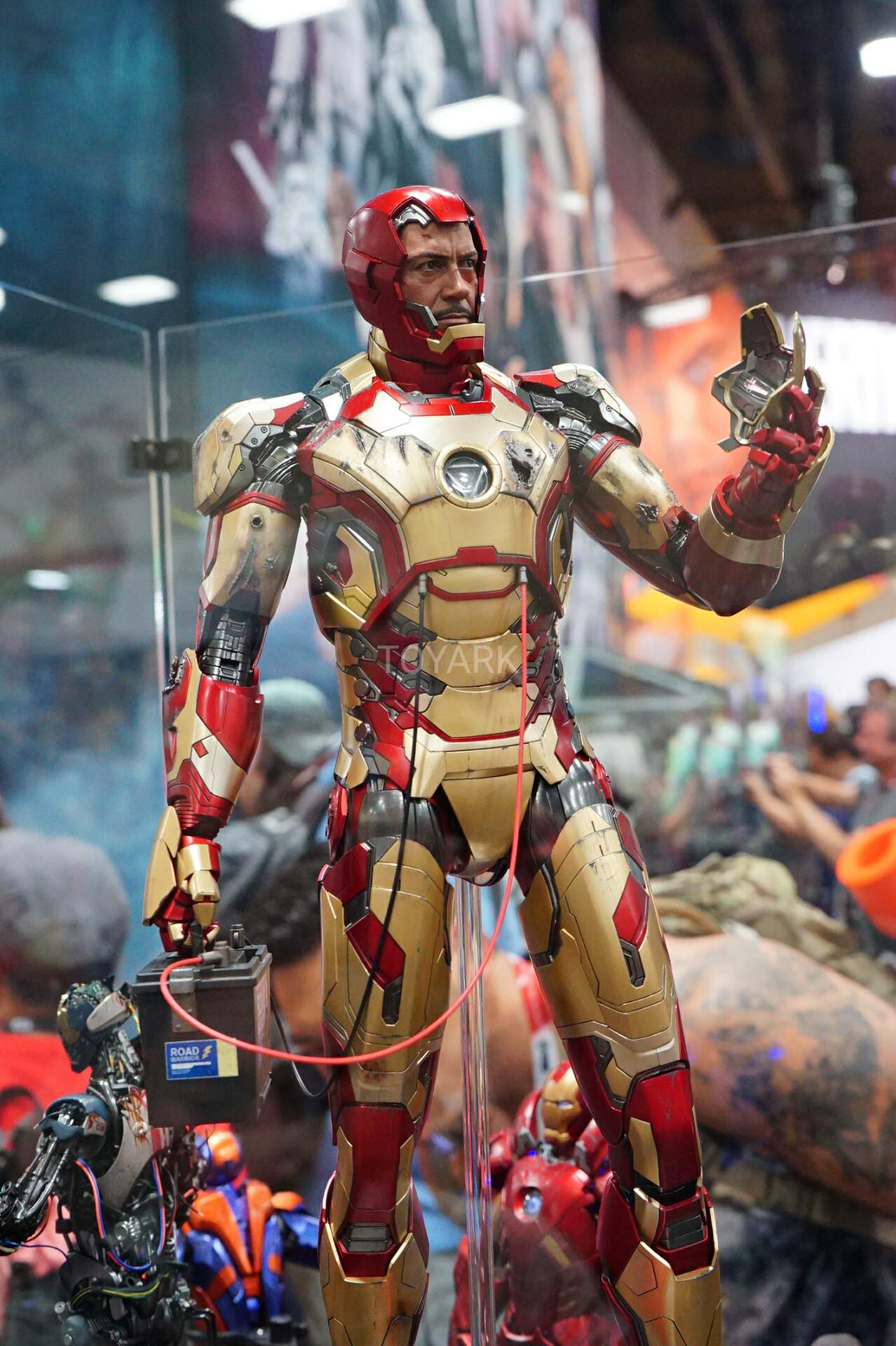 SDCC-2016-Hot-Toys-Marvel-Iron-Man-004.jpg