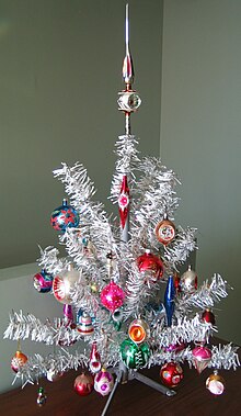 220px-Aluminum_Christmas_tree2.jpg
