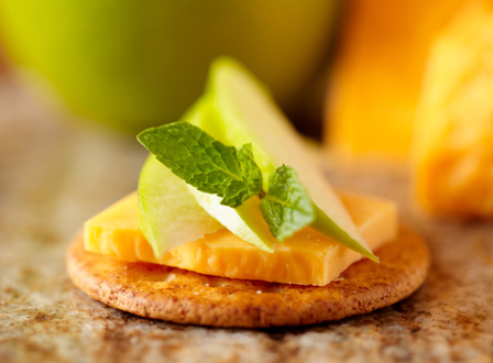 cheese-cracker-apple-appetizer-horiz.jpg