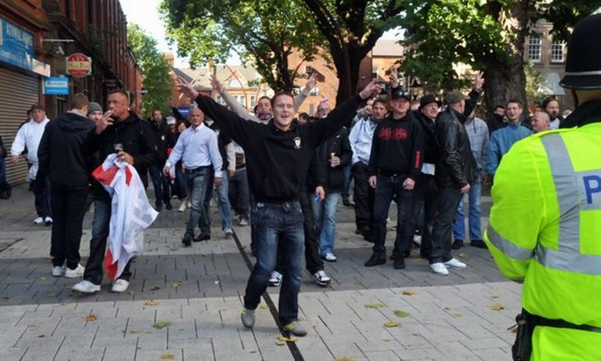 image-6-for-edl-in-walsall-protests-by-the-english-defence-league-gallery-772897449.jpg