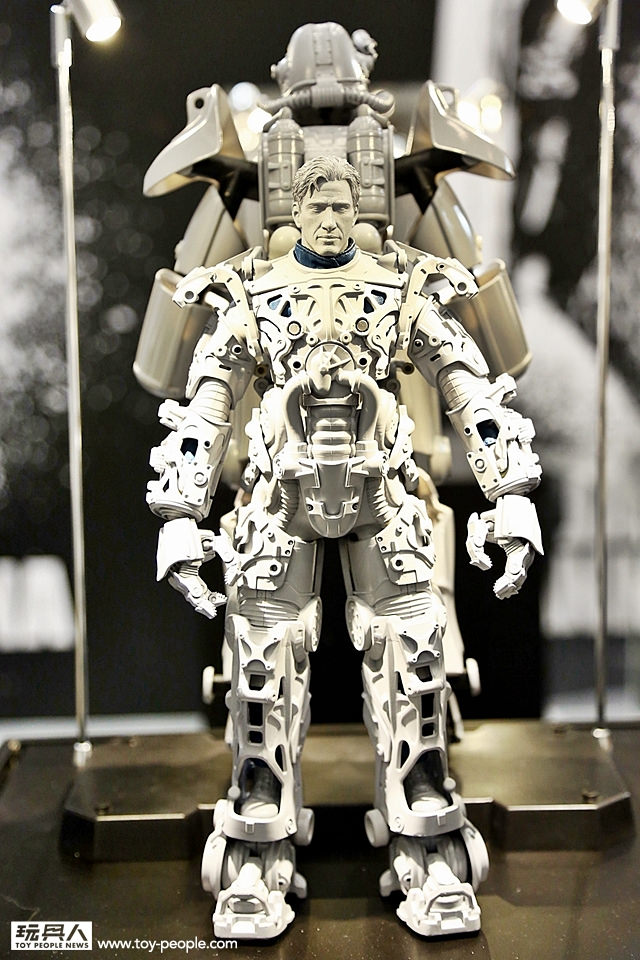 TS15-ThreeZero-011.jpg