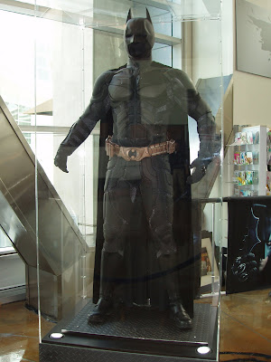 Batman%2Bsuit%2B-%2BThe%2BDark%2BKnight%2Bmovie%2Bcostume.JPG