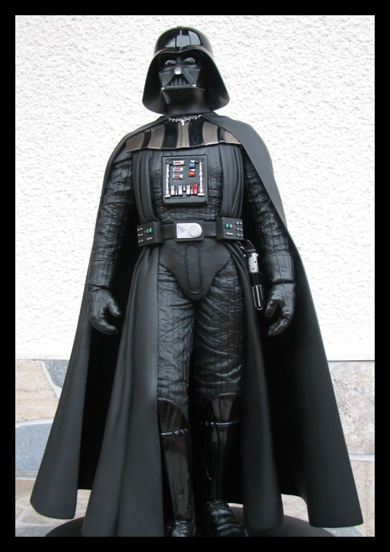 Attakus-Darth-Vader-statue-20.jpg