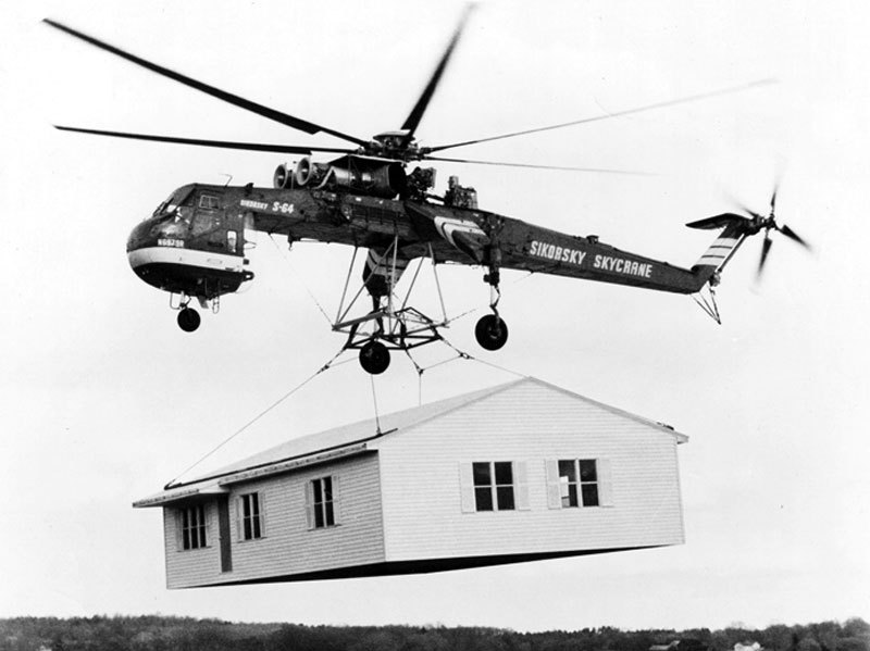 Sikorsky_Skycrane_carrying_house_bw.jpg