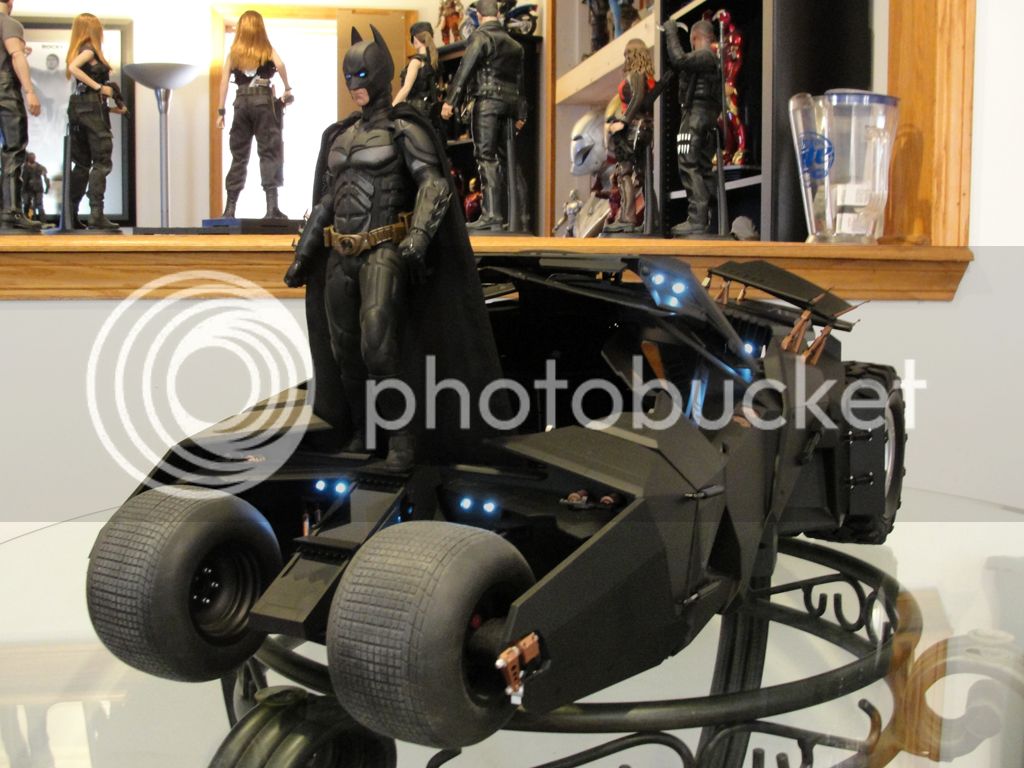 DX02BatmanandTheTumbler8.jpg