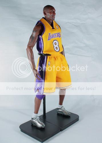 Kobe_Bryant-Enterbay-No8_Lakers-Gold-09_zps3ff31400.jpg