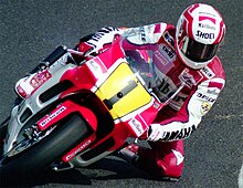 220px-Eddie_Lawson_1990_Japanese_GP.jpg