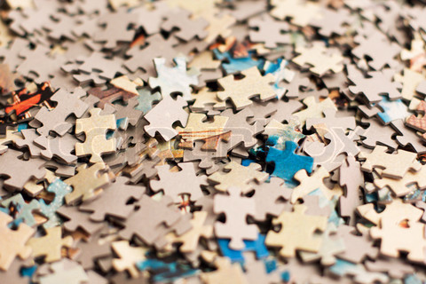 2515655-922443-the-background-unsolved-bunch-of-jigsaw-puzzles-pieces.jpg