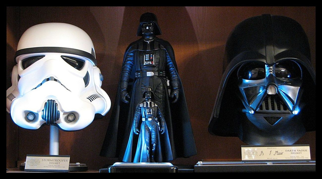 Attakus-comparison-Darth-Vader-statue-figure.jpg