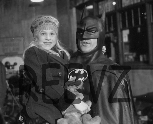 1347362626_keaton-alley-girl-halloween-batman-1989.jpg