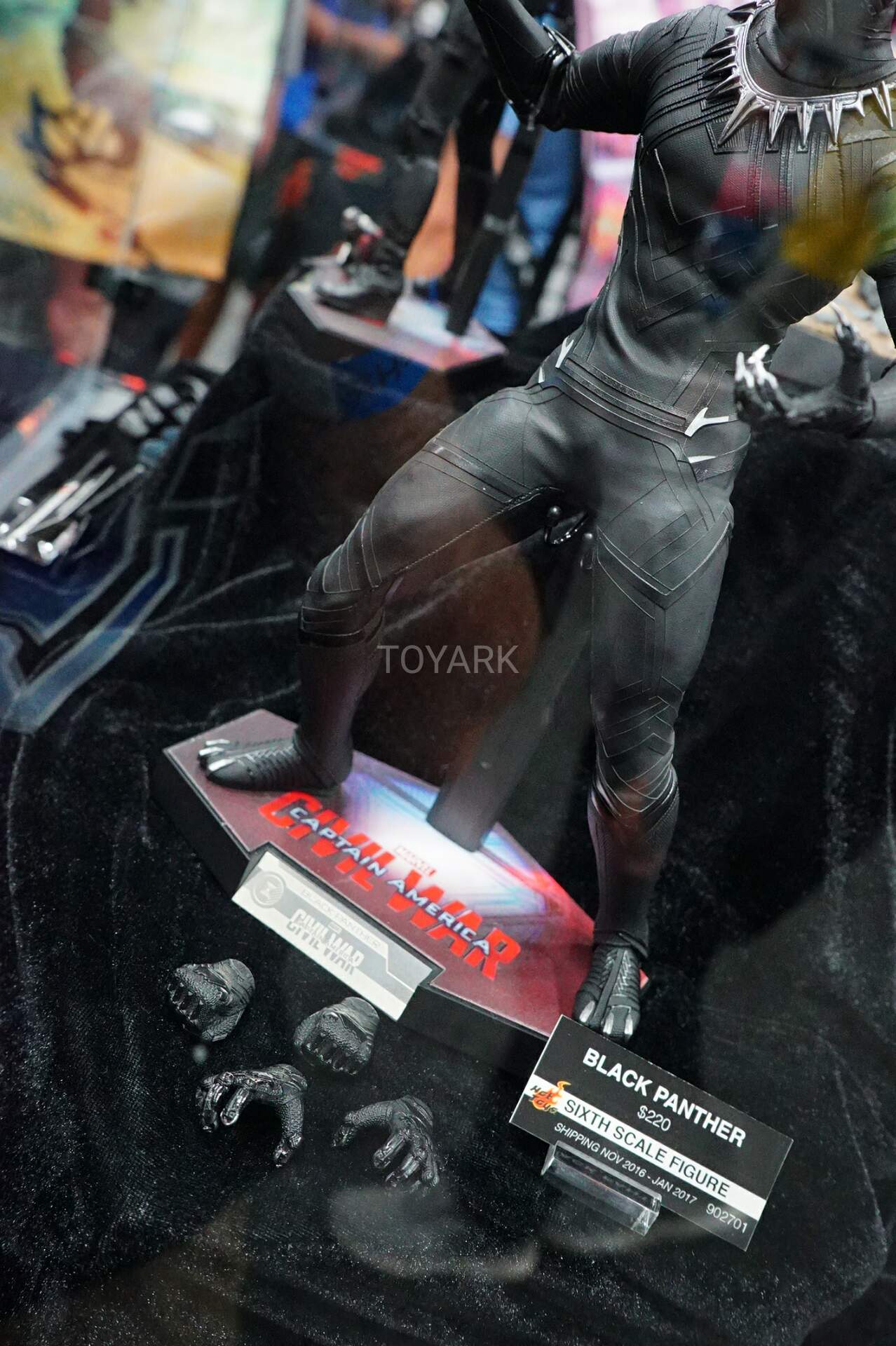 SDCC-2016-Hot-Toys-Marvel-Civil-War-021.jpg