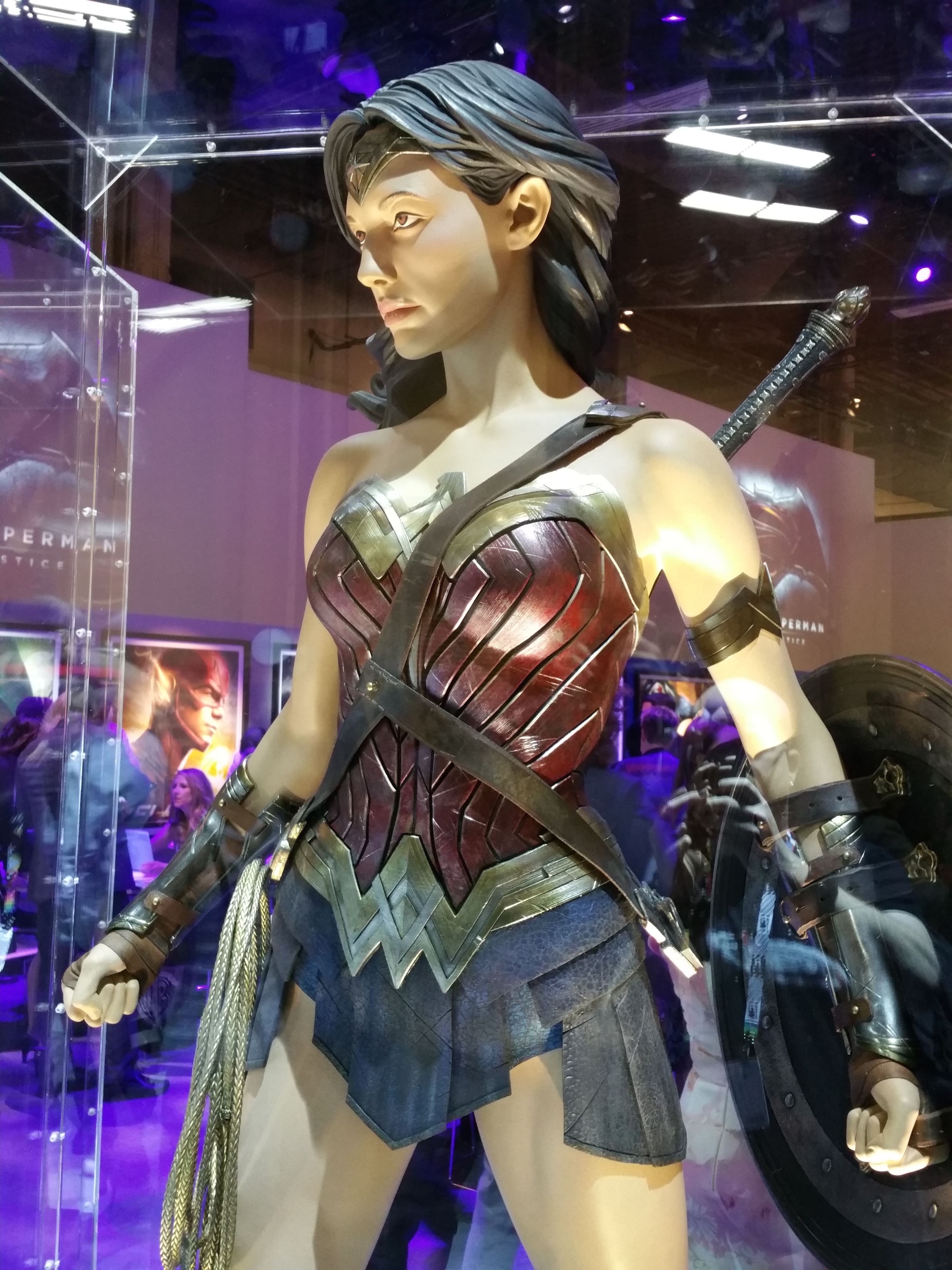 batman-v-superman-wonder-woman-costume-image.jpg