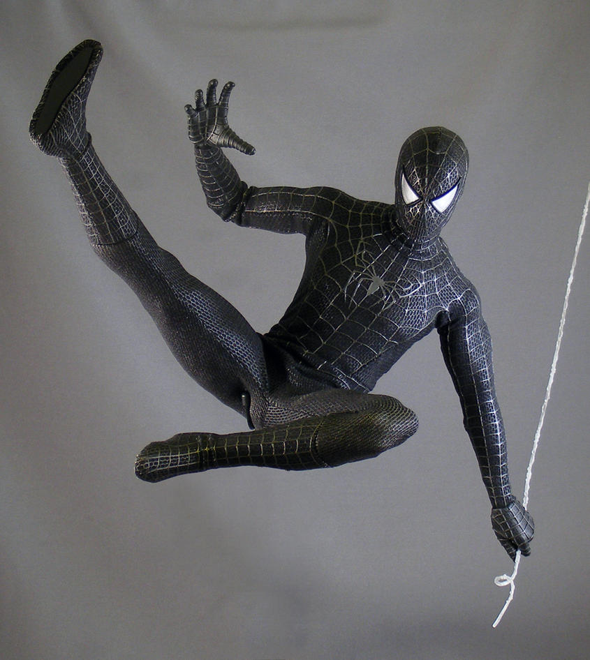 hot_toys_spider_man_black_suit_4_by_maulsballs-d5qvoz9.jpg