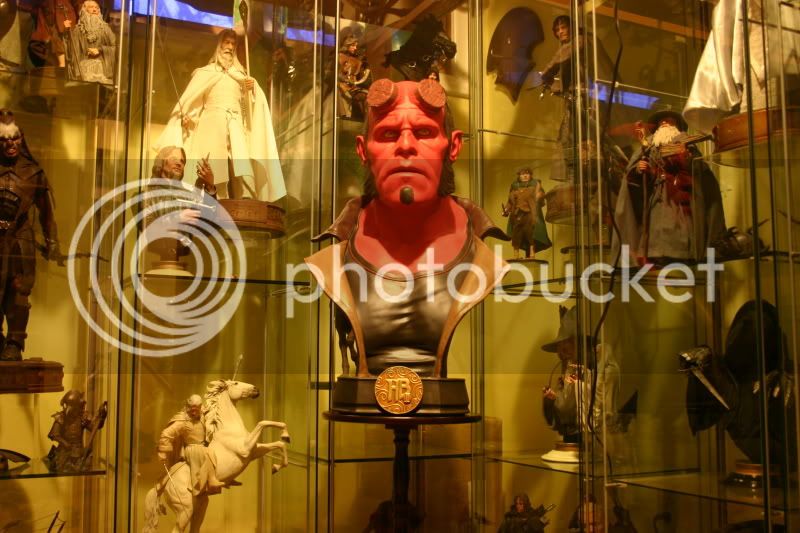 HellboyBust008.jpg