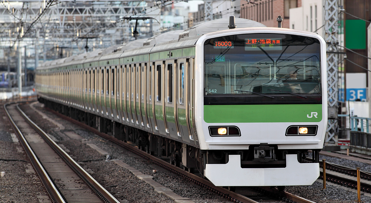 JR-East_E231-500-Series_Yamanote-Line.jpg