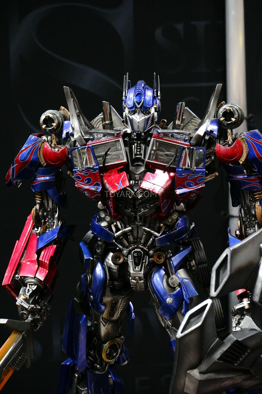 SDCC-2014-Sideshow-Transformers-Optimus-Prime-003_1406489570.jpg