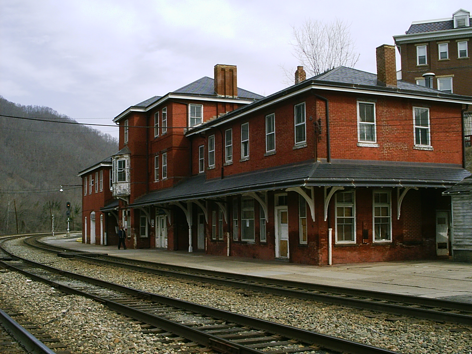 Hinton_West_Virginia_train_station_north.JPG