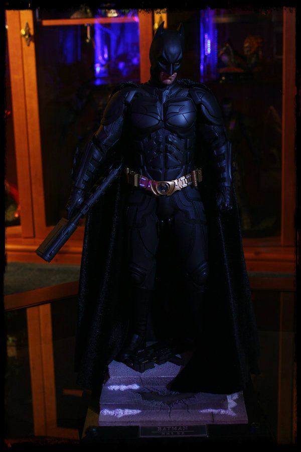 HotToysDX12Batman33.jpg