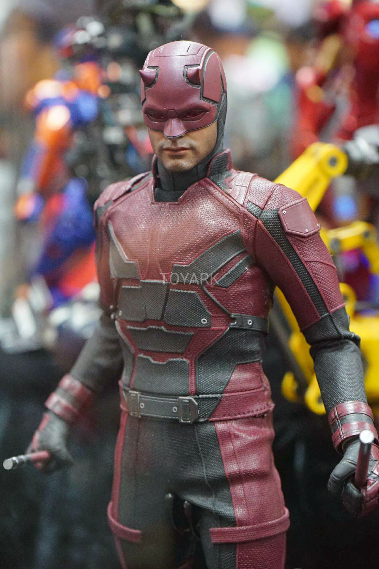 SDCC-2016-Hot-Toys-Marvel-Daredevil-003-928x483.jpg