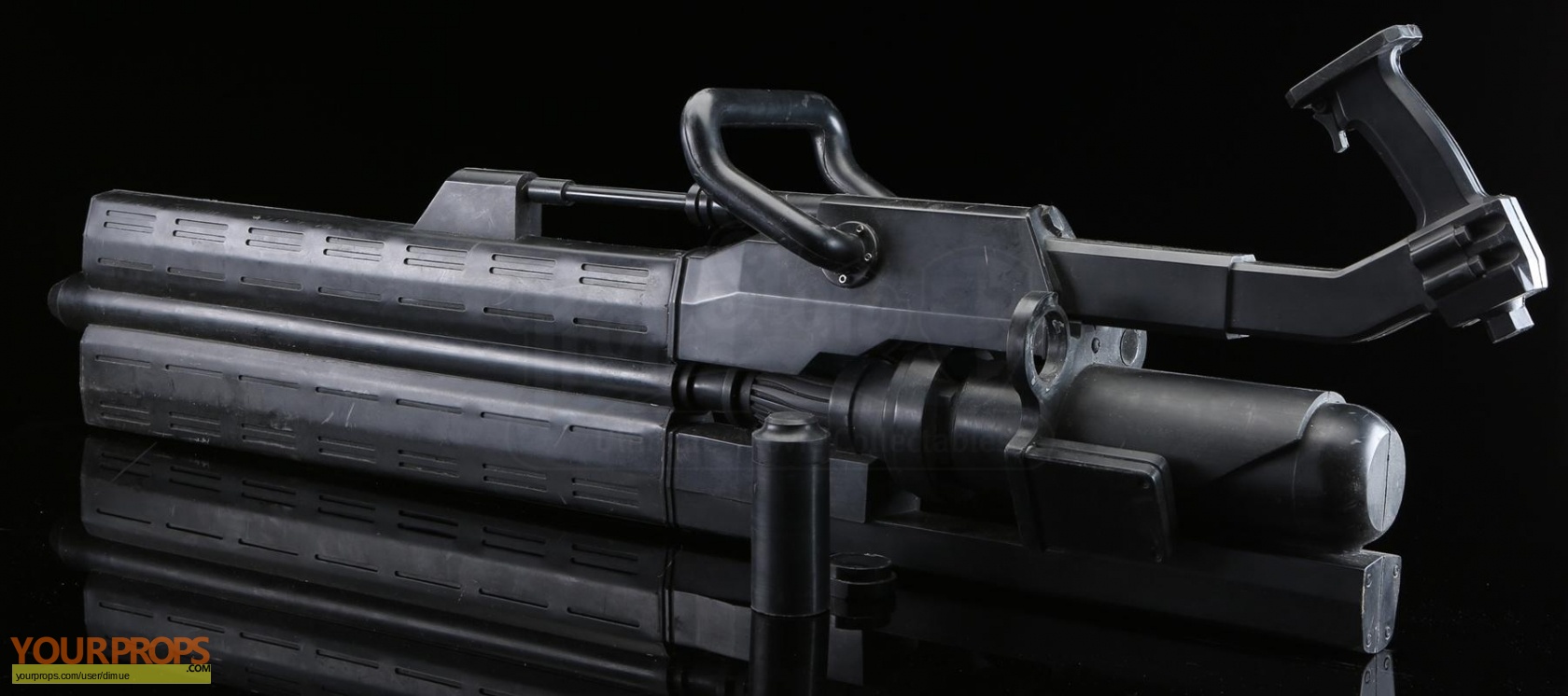 Terminator-Genisys-Terminator-Endoskeleton-Plasma-Gun-3.jpg