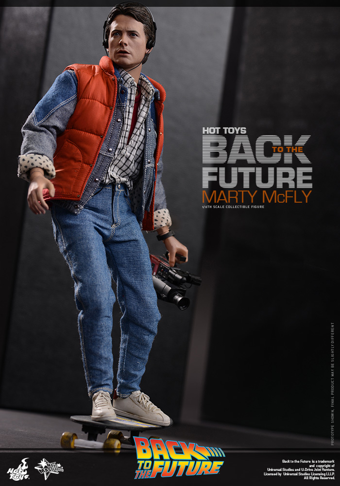Hot%20Toys%20-%20Back%20to%20the%20Future%20-%20Marty%20McFly%20Collectible_PR3.jpg